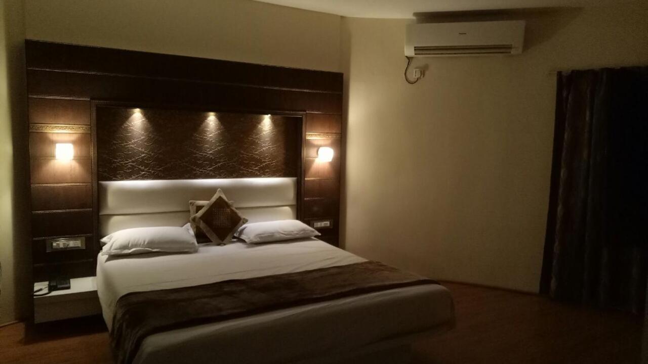 Hotel Tapovan Nashik Exteriör bild