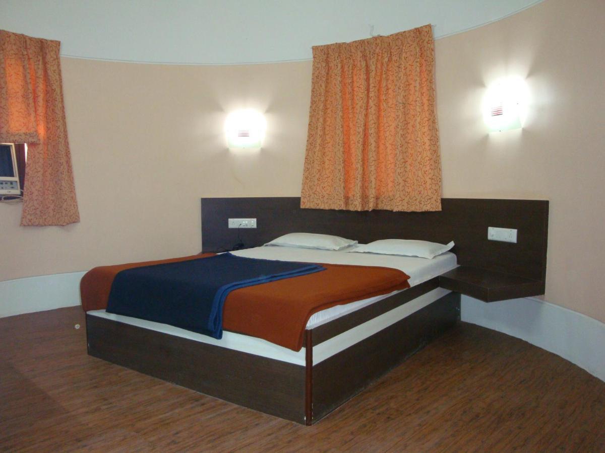 Hotel Tapovan Nashik Exteriör bild