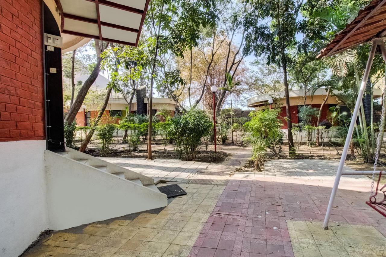 Hotel Tapovan Nashik Exteriör bild