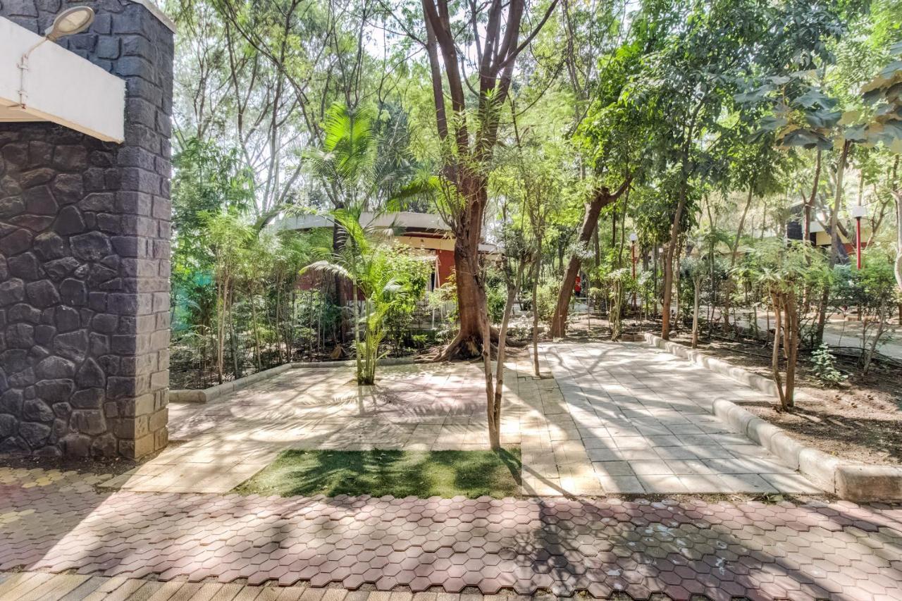 Hotel Tapovan Nashik Exteriör bild