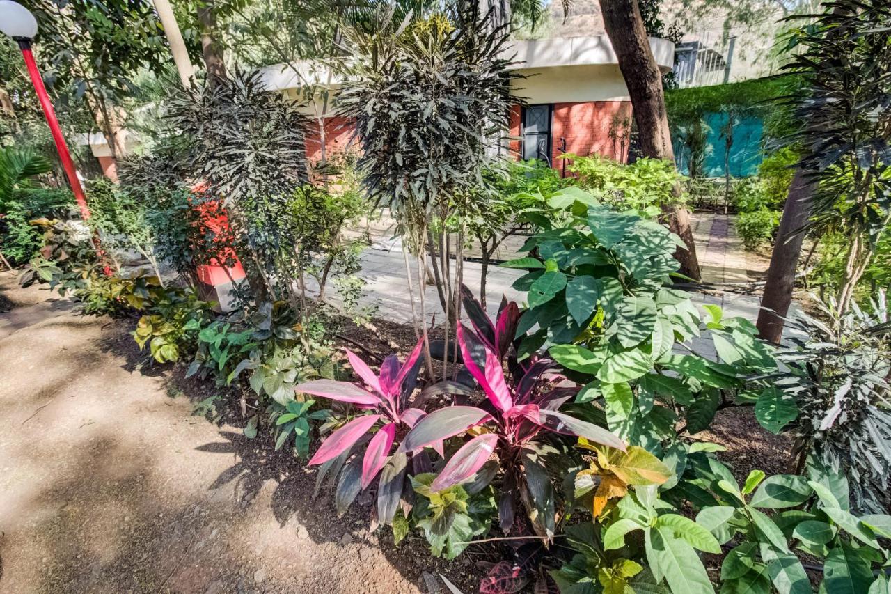 Hotel Tapovan Nashik Exteriör bild